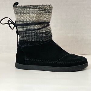 Toms Nepal Black Gray Mid Calf Boots Suede Leather Faux Fur Striped Size 6